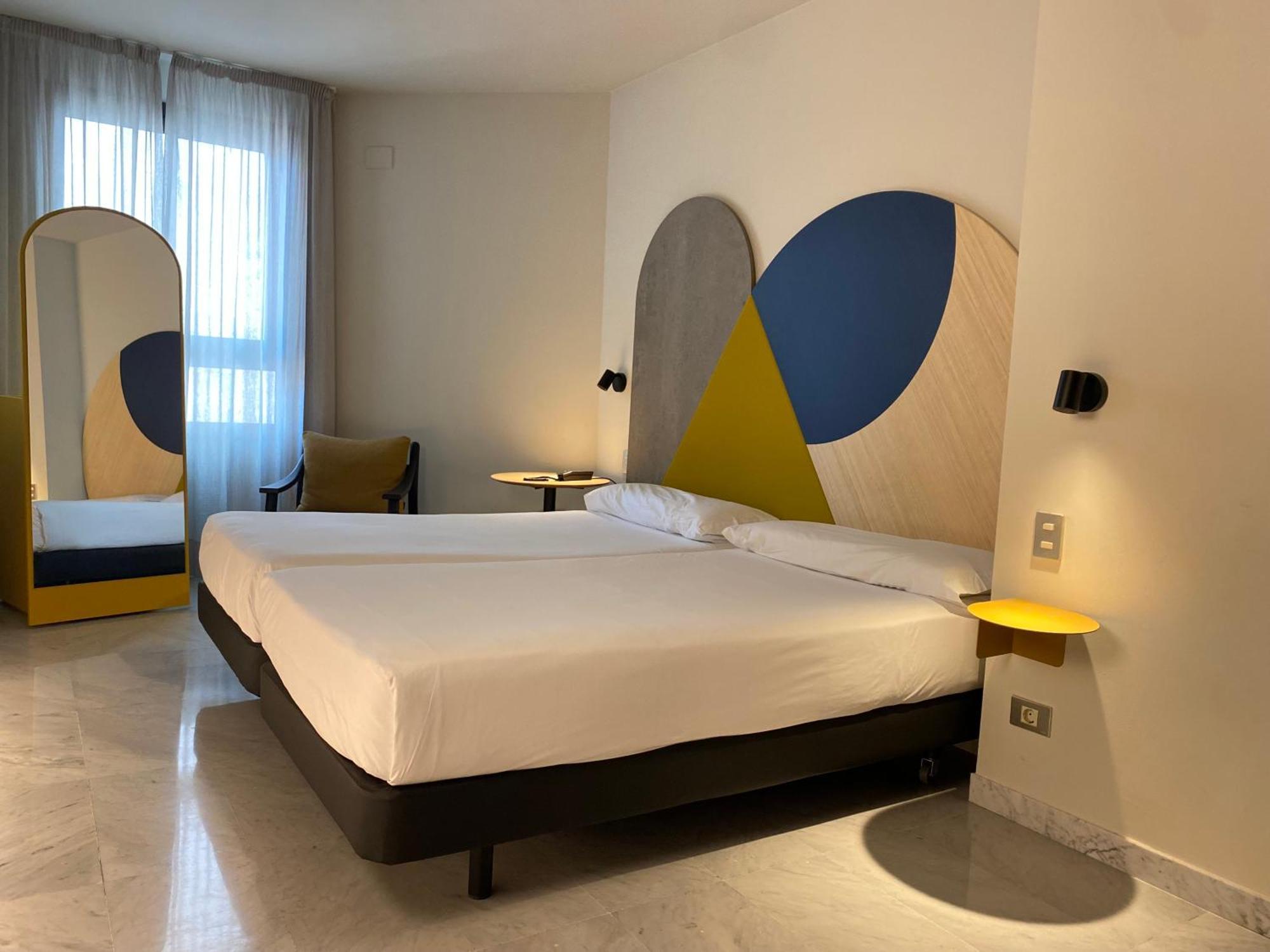 Onix Fira Hotel Барселона Екстериор снимка